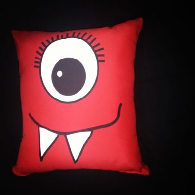 Cojines, mugs, gorras, delantales, fundas para almuhada y mucho mas. Contacto Whatsapp +57 3112135927 Weaving Dreams Diseños personalizados