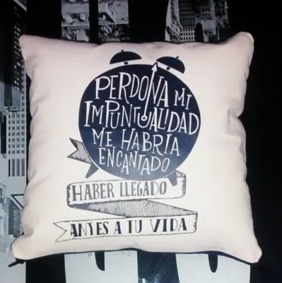 Cojines, mugs, gorras, delantales, fundas para almuhada y mucho mas. Contacto Whatsapp +57 3112135927 Weaving Dreams Diseños personalizados